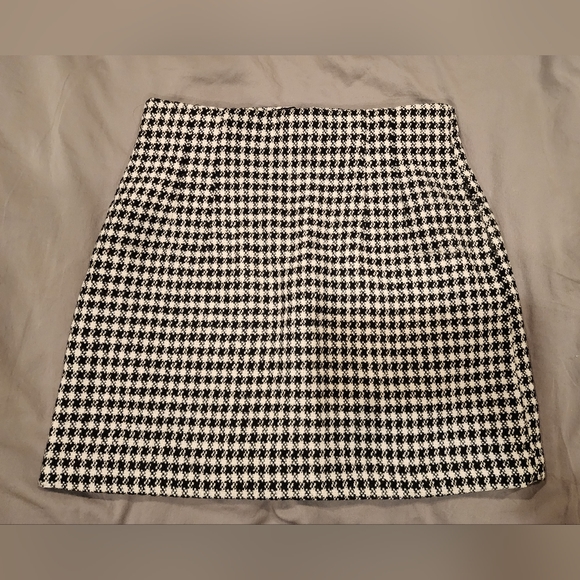Zara Dresses & Skirts - Zara black and white plaid skirt